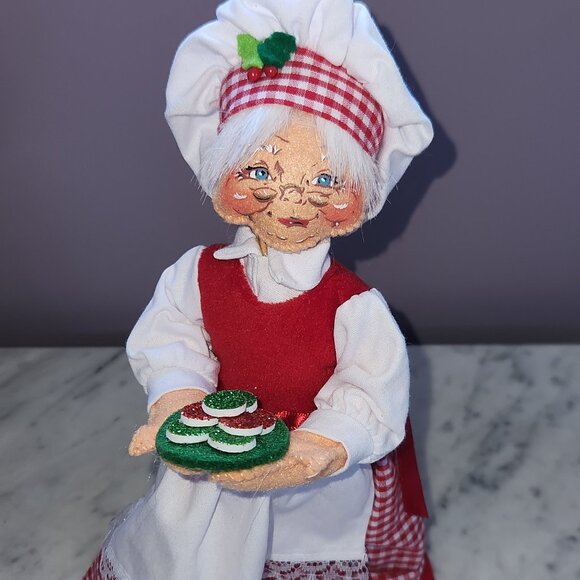 Annalee Mrs. Claus Chef Doll – 2013 Christmas, Holding Cookies, Holiday Kitchen - Picture 1 of 6